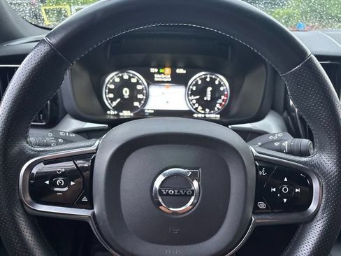 Used 2019 Volvo XC60 T5 Momentum w/ Multimedia Package AWD/4WD image 15
