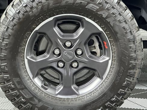 Used 2020 Jeep Gladiator Rubicon w/ Trailer Tow Package AWD/4WD image 25