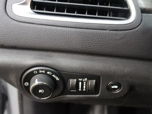 Used 2015 Chrysler 200 Limited w/ Comfort Group FWD image 15