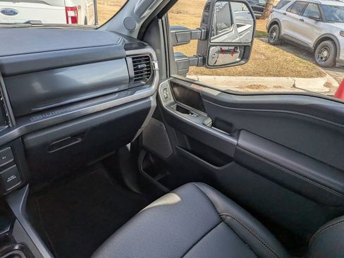 Certified 2026 Ford F250 Lariat w/ Black Appearance Package image 17