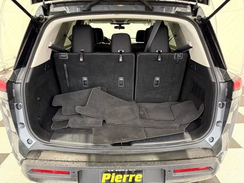 Used 2022 Nissan Pathfinder SV image 4