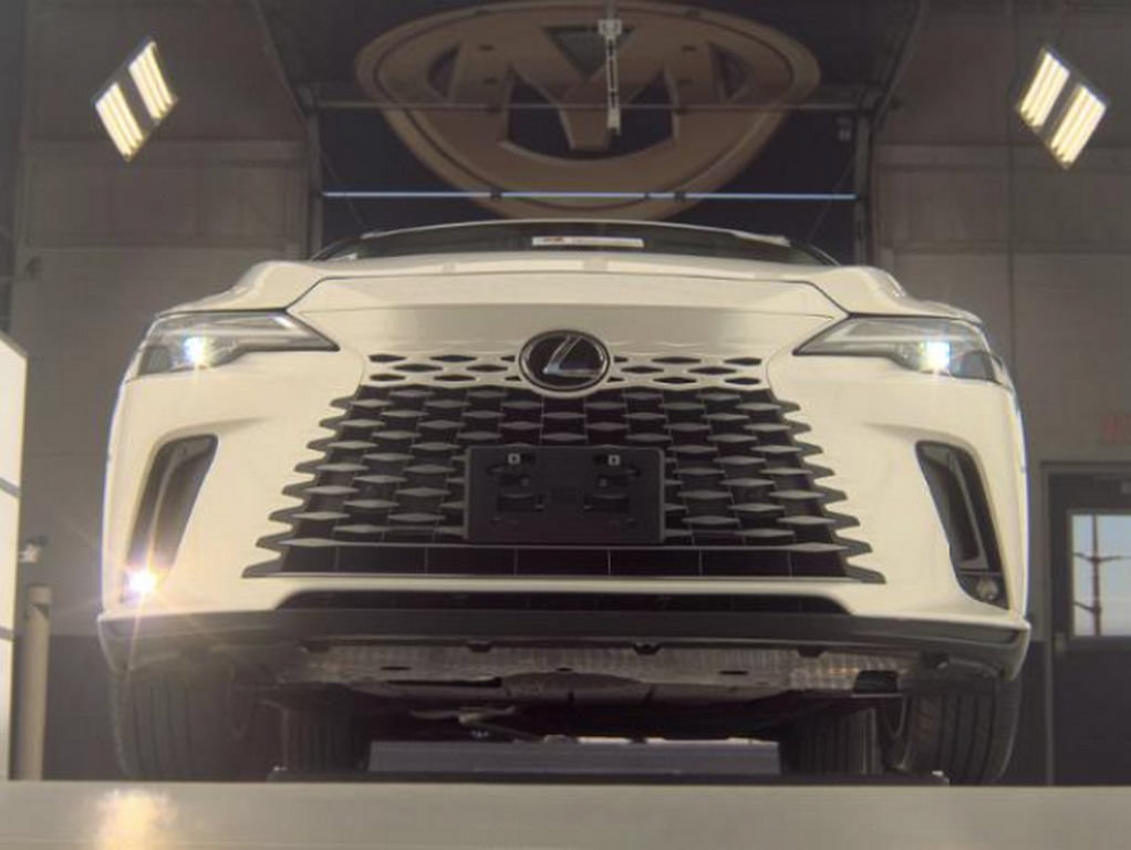 Used 2023 Lexus RX 350 Premium w/ Cold Area Package AWD/4WD image 4