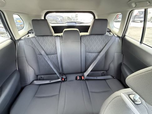 Certified 2022 Toyota Corolla Cross LE image 17