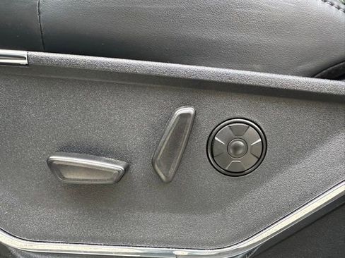 Used 2025 Ford F250 Platinum w/ FX4 Off-Road Package AWD/4WD image 31