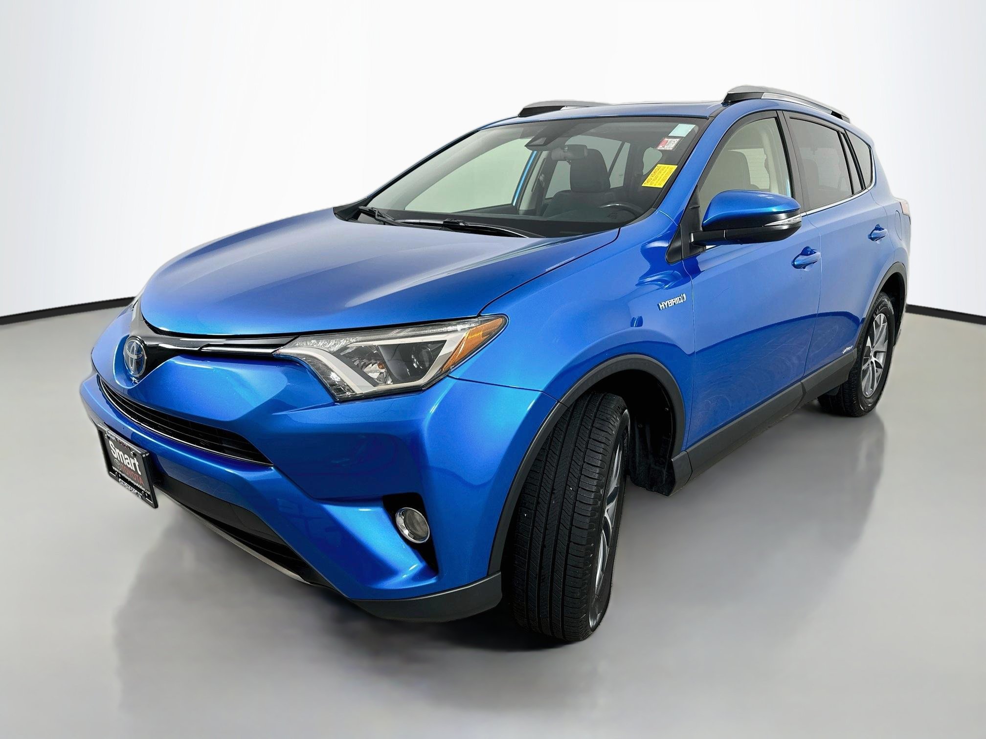 Used 2018 Toyota RAV4 XLE AWD/4WD image 3