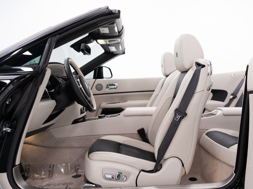 Certified 2018 Rolls-Royce Dawn RWD image 23