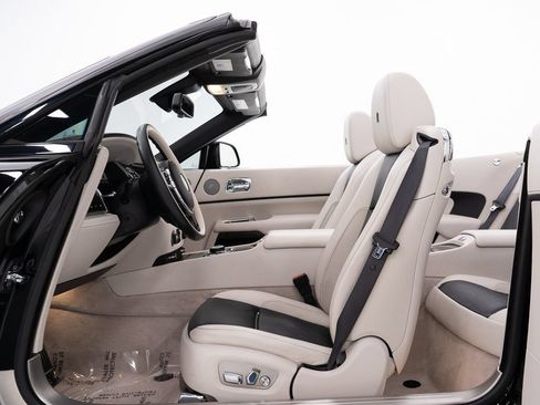 Certified 2018 Rolls-Royce Dawn RWD image 23