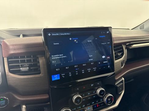 Used 2024 Ford Expedition Limited AWD/4WD image 16