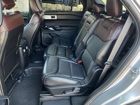 Used 2023 Ford Explorer Platinum w/ Technology Package AWD/4WD image 28