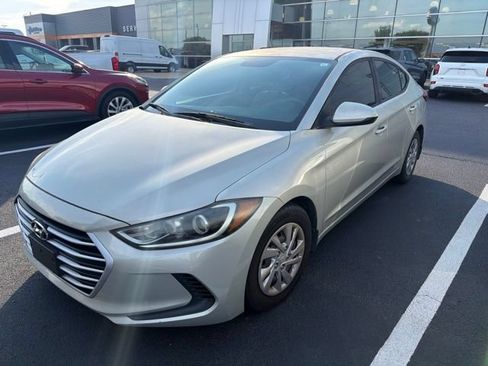 Used 2017 Hyundai Elantra SE FWD image 1
