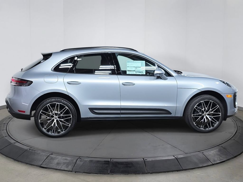 Certified 2026 Porsche Macan AWD/4WD image 8
