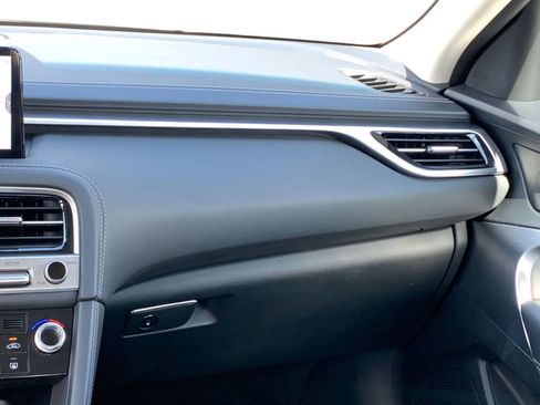 Used 2025 Genesis G70 2.5T image 35