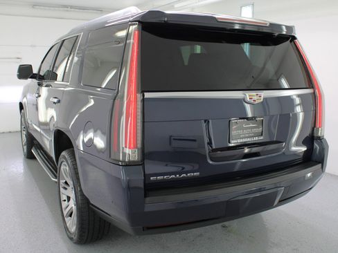 Used 2018 Cadillac Escalade Luxury image 7