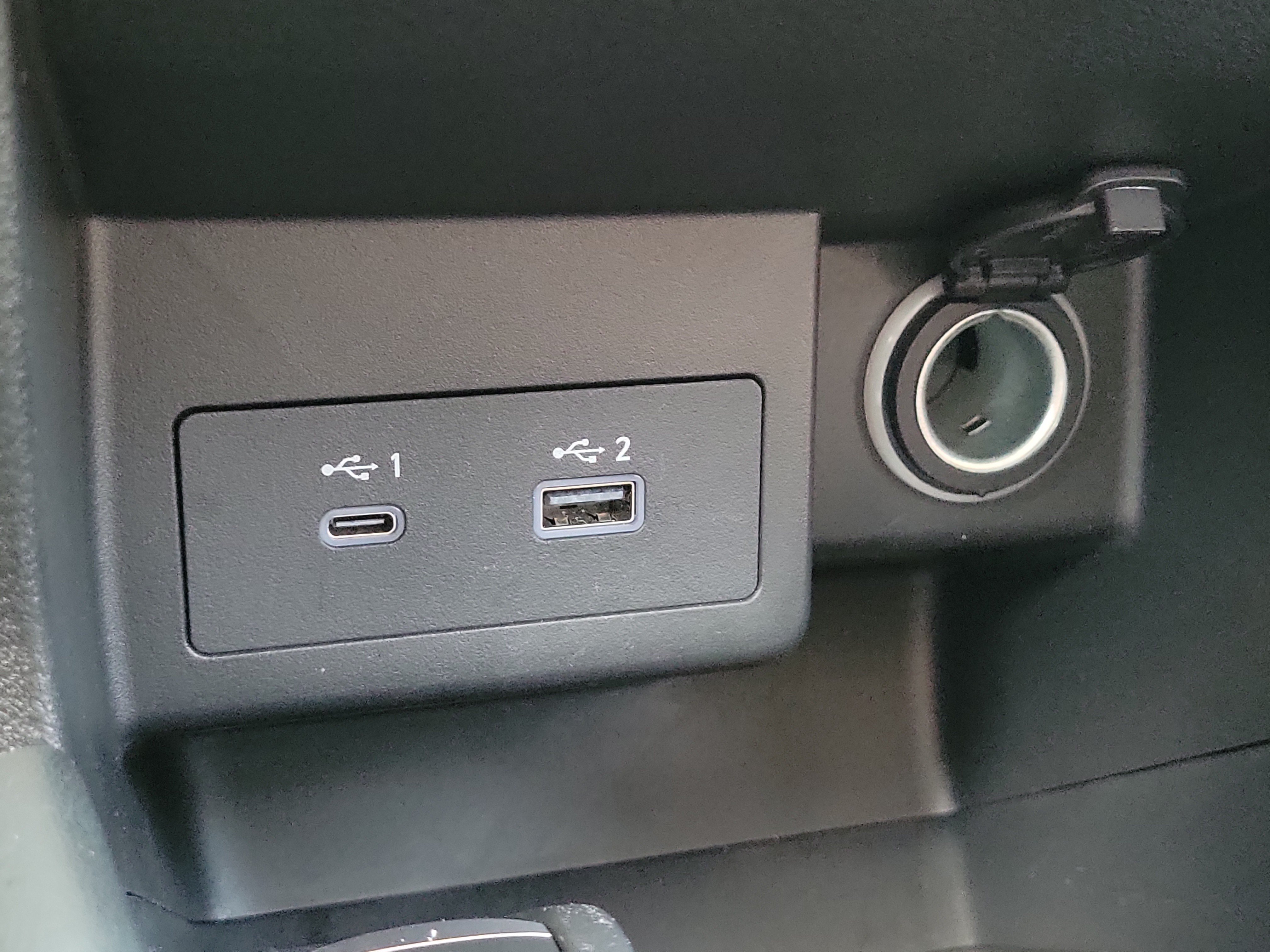 Certified 2023 Nissan Kicks SR FWD image 29