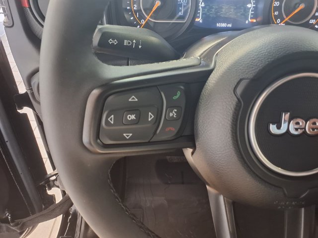 Used 2025 Jeep Wrangler Unlimited Rubicon AWD/4WD image 9