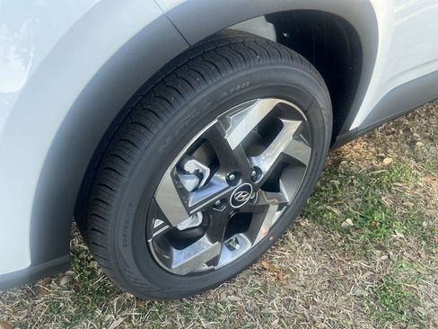 Used 2026 Hyundai Venue SEL image 17