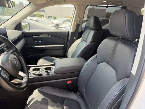 Used 2025 Honda Pilot Touring image 8