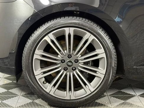 Used 2024 Land Rover Range Rover SE AWD/4WD image 12