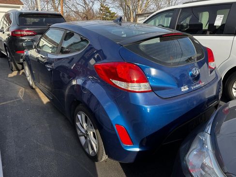 Used 2016 Hyundai Veloster image 3