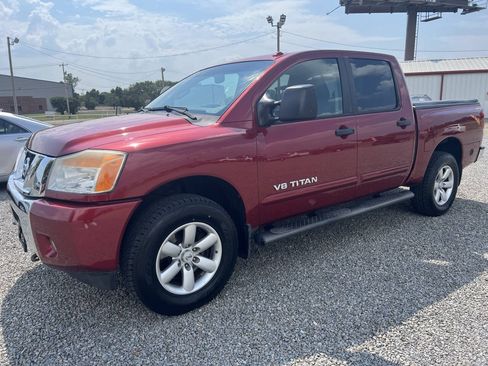 Used 2014 Nissan Titan SV w/ SV Premium Utility Package AWD/4WD image 2