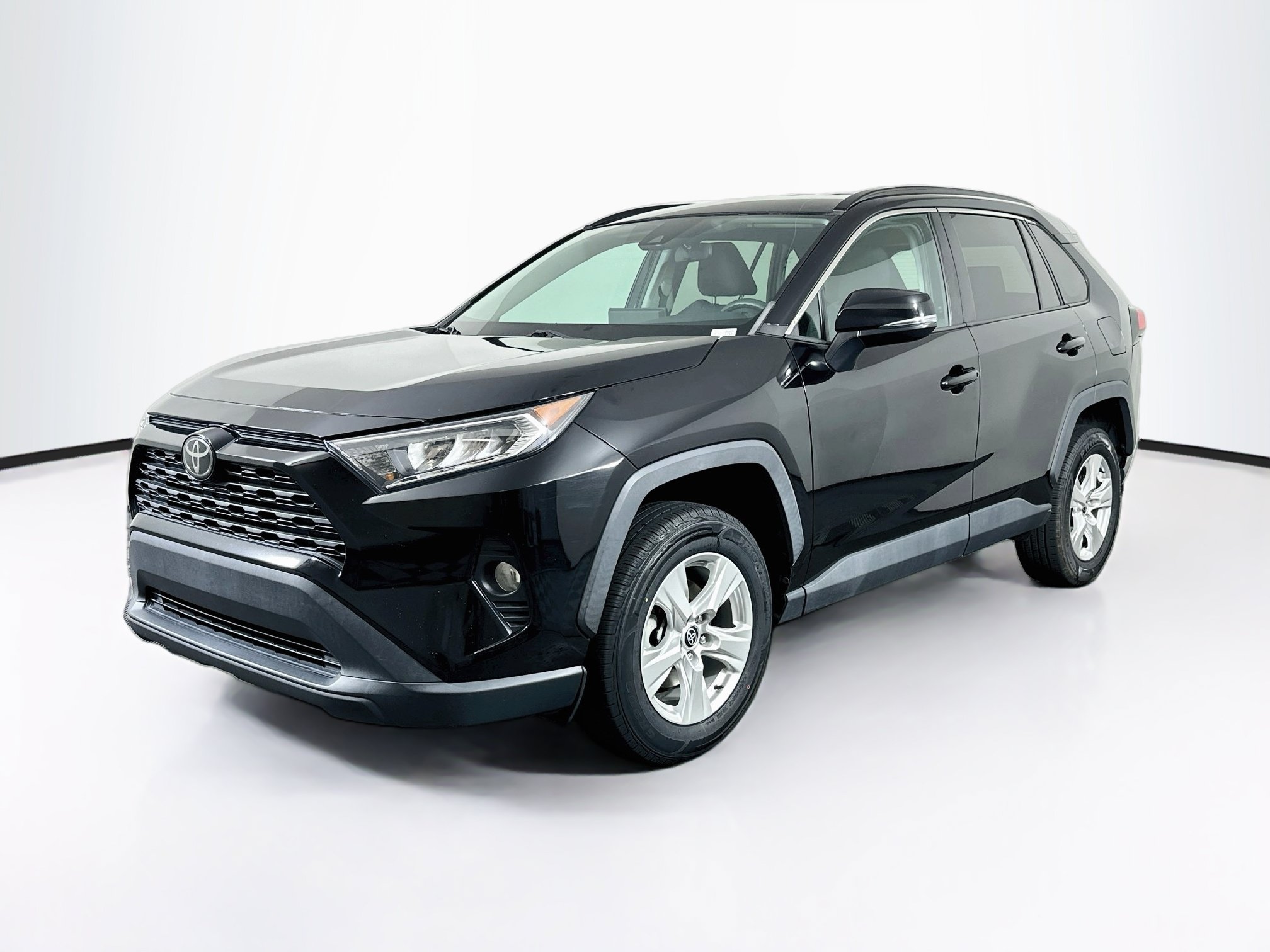 Used 2021 Toyota RAV4 XLE FWD image 3