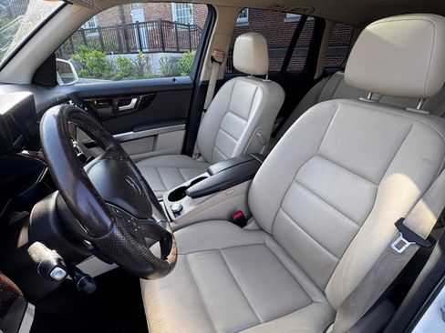 Used 2015 Mercedes-Benz GLK 350 4MATIC image 9