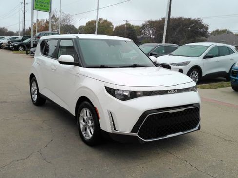 Used 2023 Kia Soul LX w/ Option Group 015 image 4