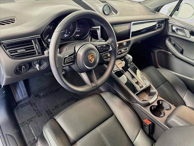 Certified 2026 Porsche Macan AWD/4WD image 4