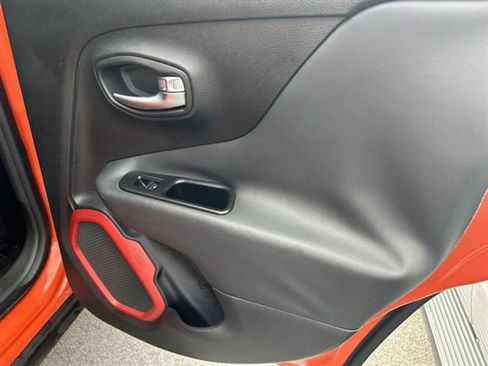 Used 2016 Jeep Renegade Trailhawk w/ Premium Trailhawk Package image 21