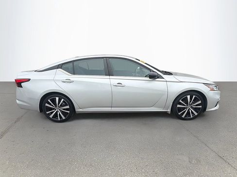 Used 2022 Nissan Altima 2.5 SR FWD image 3