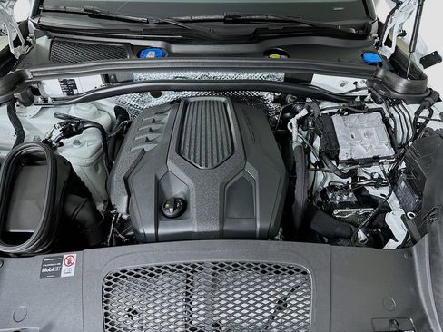 Used 2025 Porsche Macan image 33