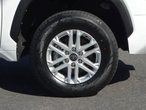 Used 2022 Toyota Tundra SR5 image 8