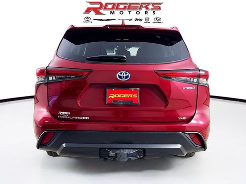 Used 2022 Toyota Highlander XLE image 12