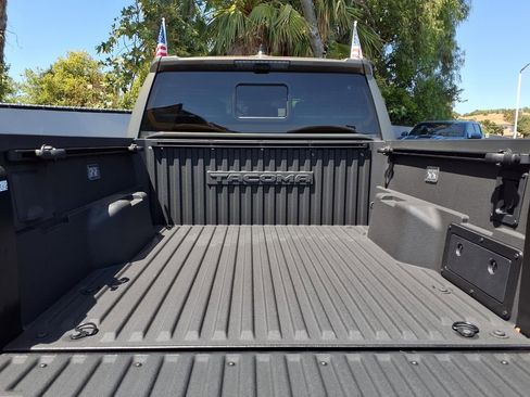 Certified 2025 Toyota Tacoma Limited AWD/4WD image 8