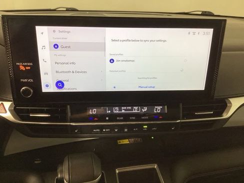 Used 2025 Toyota Sienna XLE FWD image 24