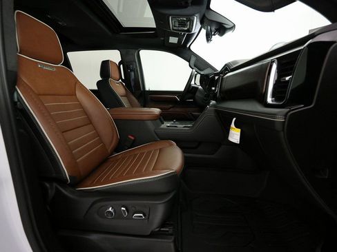 Used 2025 GMC Sierra 2500 Denali Ultimate image 13