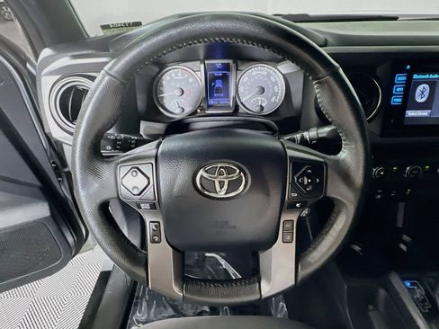 Certified 2018 Toyota Tacoma TRD Off-Road AWD/4WD image 10