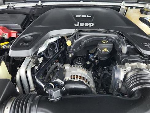 Used 2019 Jeep Wrangler Unlimited Sahara image 37