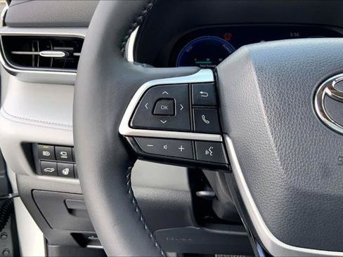 Certified 2025 Toyota Highlander Platinum AWD/4WD image 23