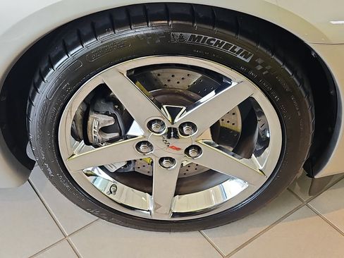 Used 2007 Chevrolet Corvette Convertible w/ Preferred Equipment Group RWD image 10