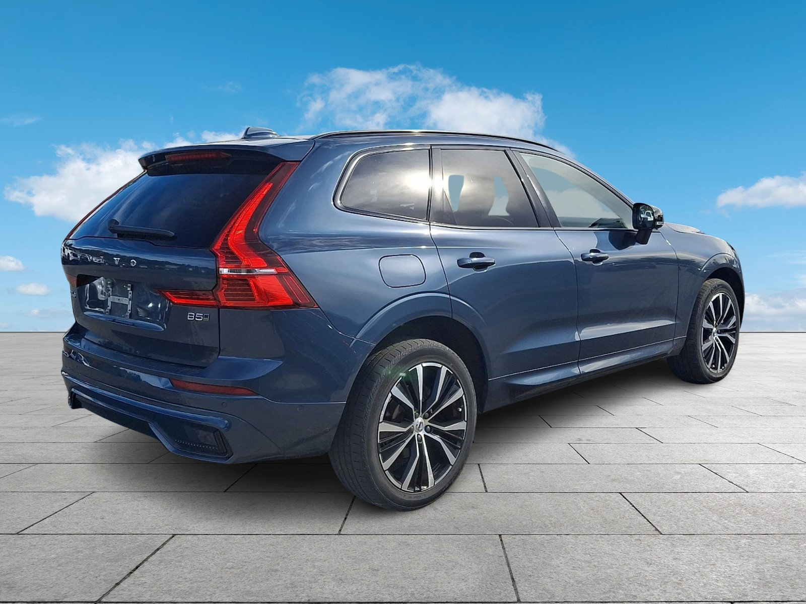 Certified 2024 Volvo XC60 B5 Plus w/ Climate Package AWD/4WD image 6