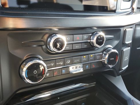 New 2026 Ford F250 Lariat w/ Black Appearance Package image 28