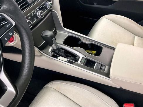 Used 2019 Honda Accord LX image 15