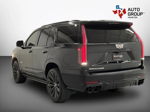 Used 2025 Cadillac Escalade V AWD/4WD image 3