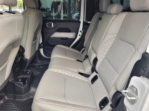 Used 2021 Jeep Gladiator Overland image 14