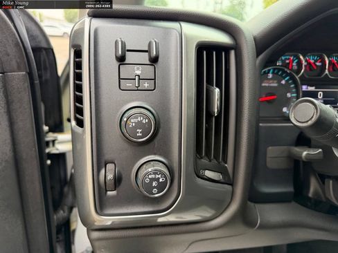 Used 2018 Chevrolet Silverado 1500 LT w/ Redline Edition AWD/4WD image 16