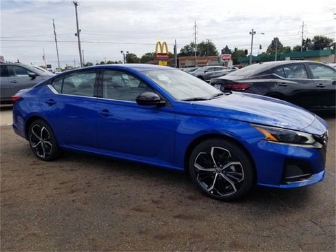 New 2025 Nissan Altima 2.5 SR image 7