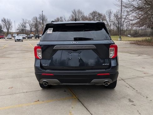 Used 2022 Ford Explorer XLT w/ Equipment Group 202A image 4