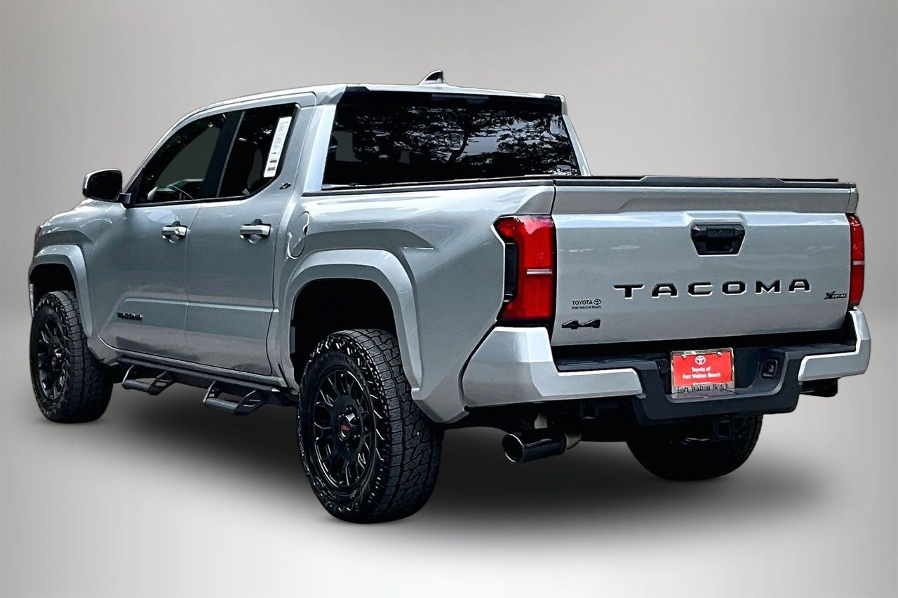 Used 2025 Toyota Tacoma SR5 AWD/4WD image 4