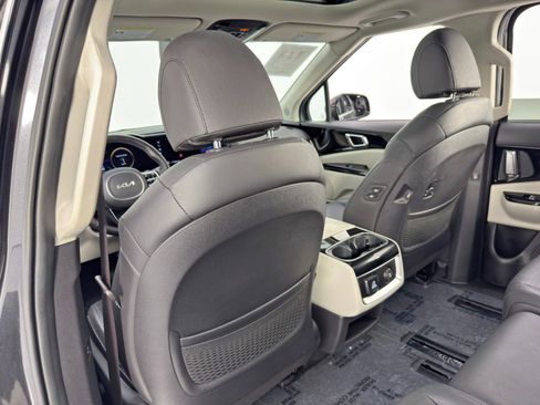 Used 2024 Kia Carnival SX Prestige image 42